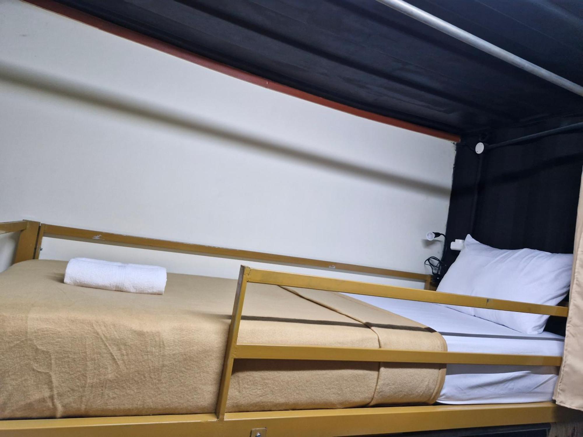Karcof Container Hostel Сенгиги Екстериор снимка