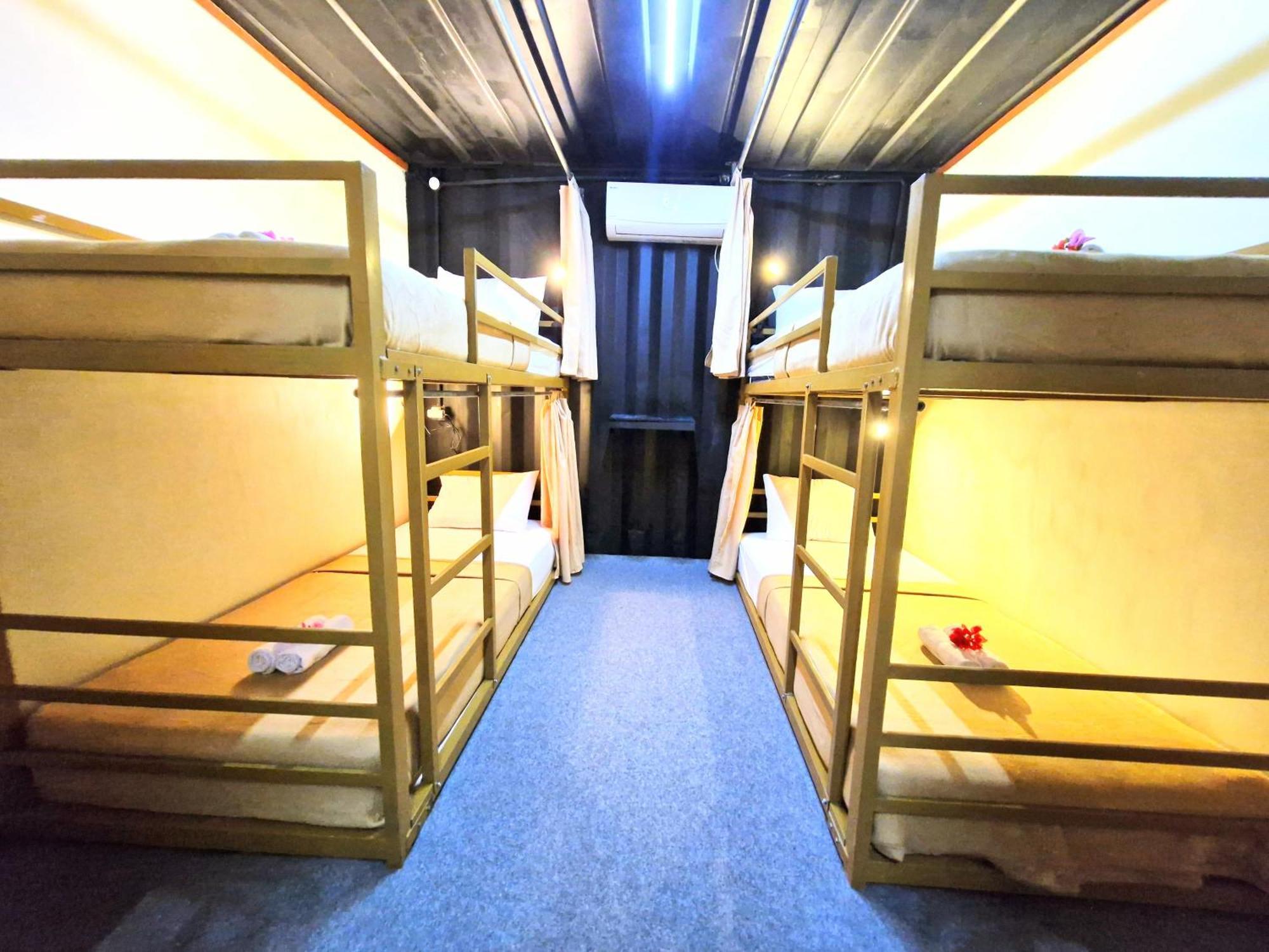 Karcof Container Hostel Сенгиги Екстериор снимка