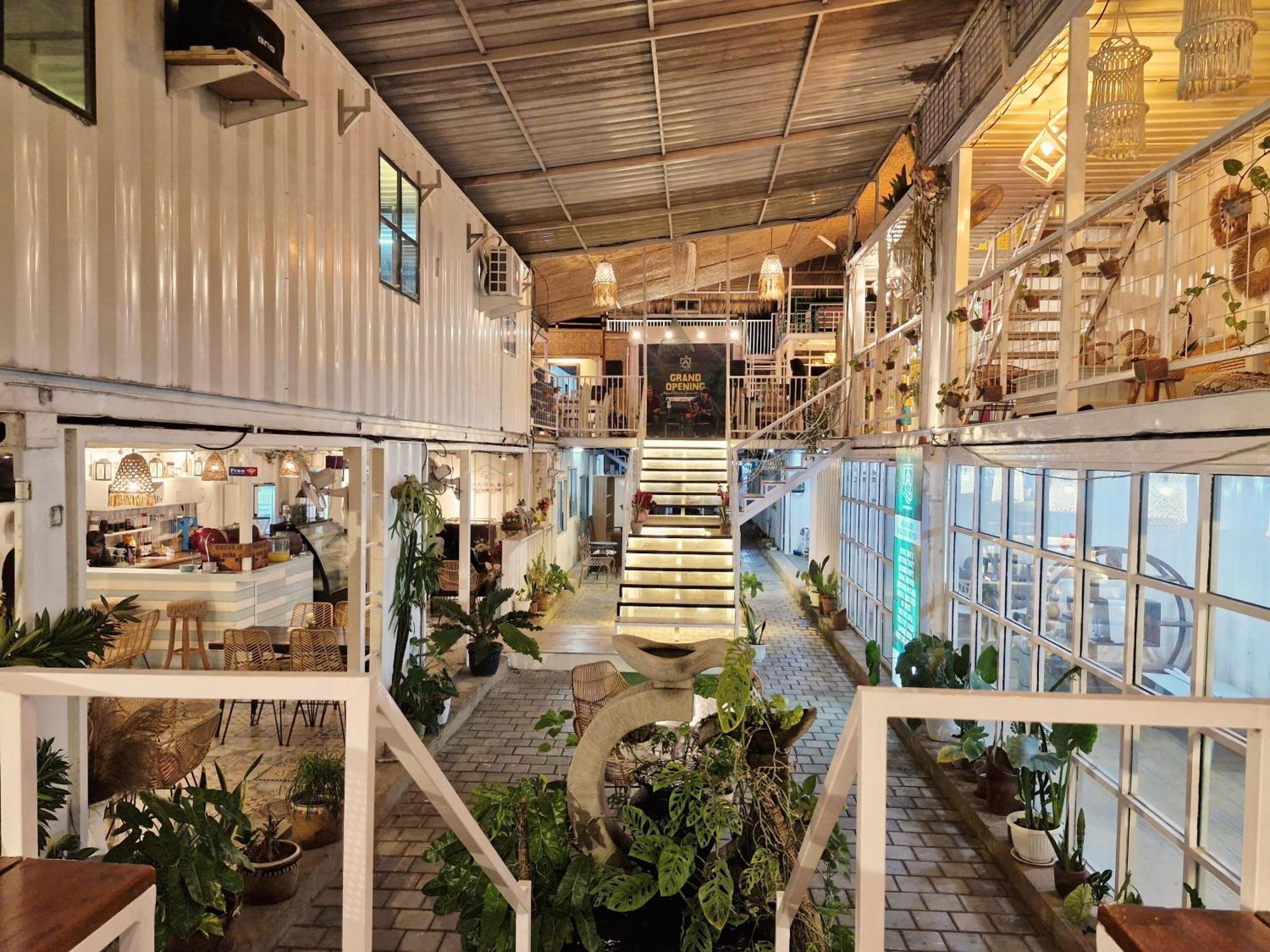 Karcof Container Hostel Сенгиги Екстериор снимка